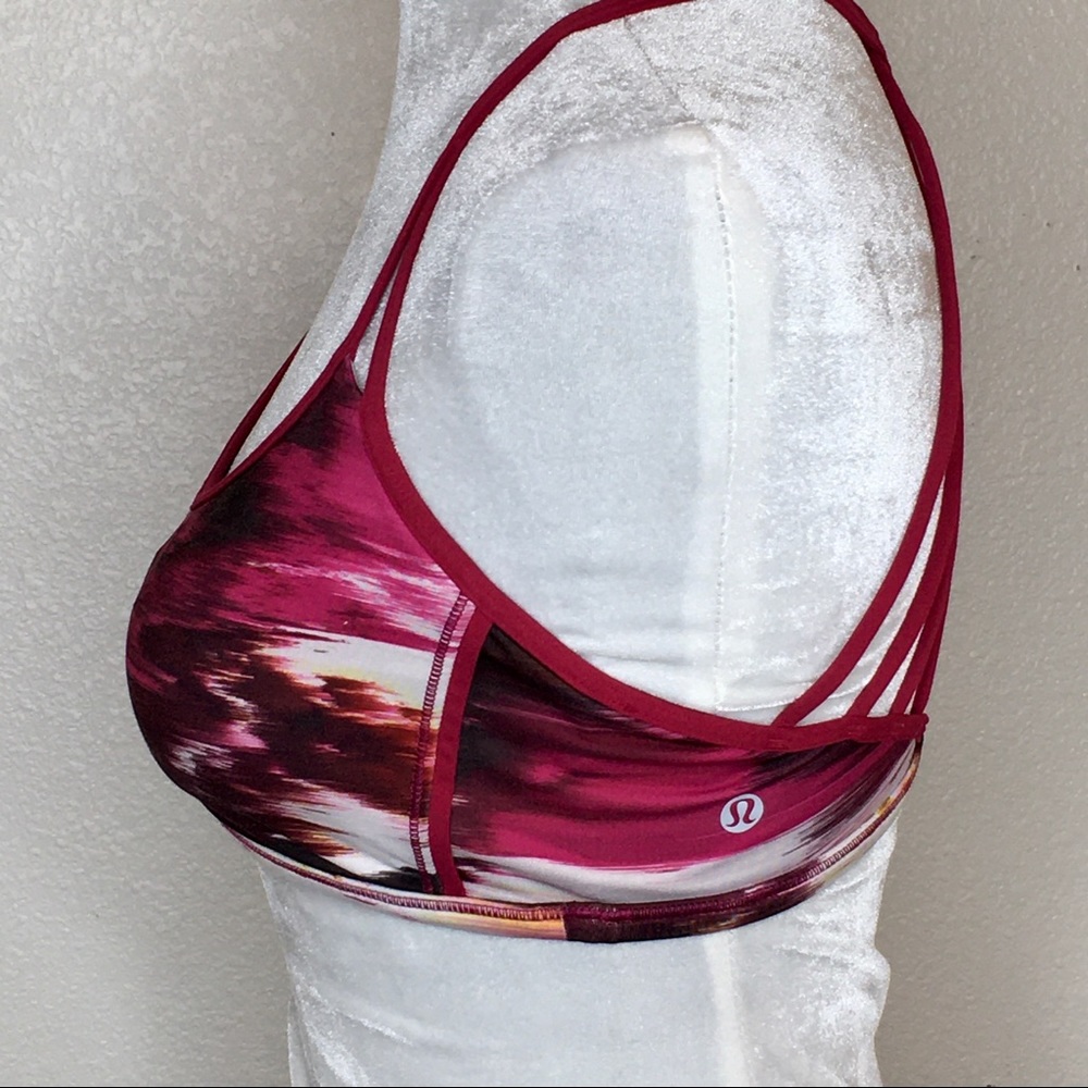 💥LULULEMON “lighten Up" Sports Bra - Size 8 - Picture 12 of 15